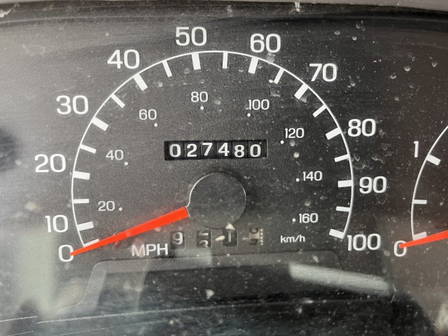 2000 Ford F-750 Dump Truck - Image 2