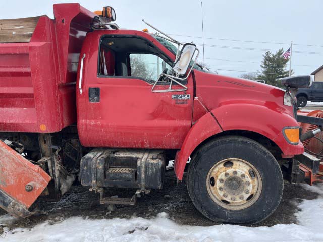 2000 Ford F-750 Dump Truck - Image 3