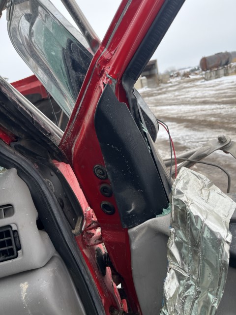 2000 Ford F-750 Dump Truck - Image 11