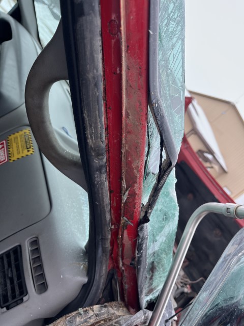 2000 Ford F-750 Dump Truck - Image 13