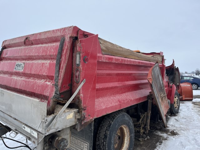 2000 Ford F-750 Dump Truck - Image 18
