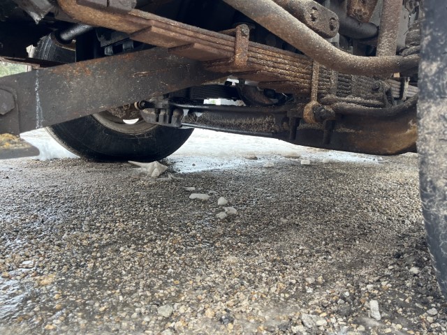 2000 Ford F-750 Dump Truck - Image 19