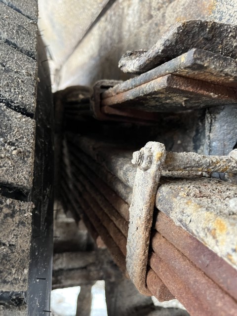 2000 Ford F-750 Dump Truck - Image 25