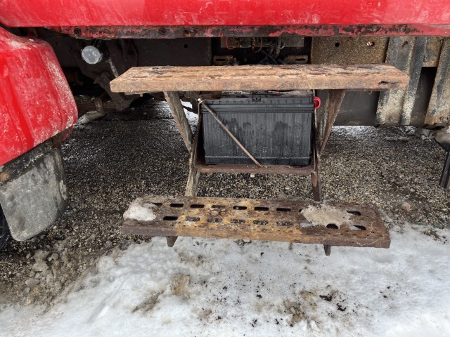 2000 Ford F-750 Dump Truck - Image 27