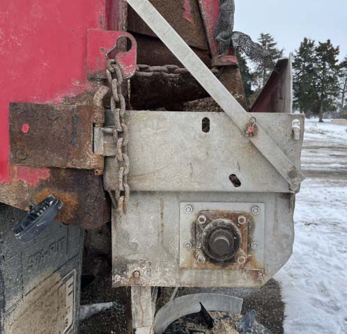 2000 Ford F-750 Dump Truck - Image 29