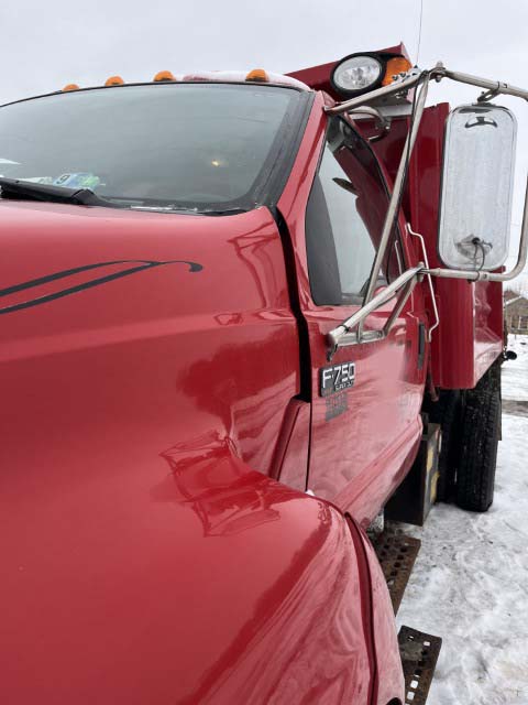 2000 Ford F-750 Dump Truck - Image 30