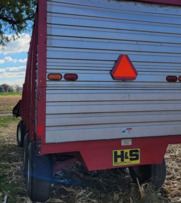 2000 H&S HD7+4 Forage Wagon - Image 2
