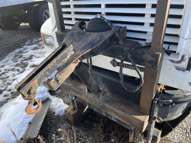 2001 International 4900 Dump Truck - Image 17