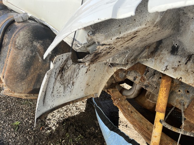 2001 International 4900 Dump Truck - Image 19