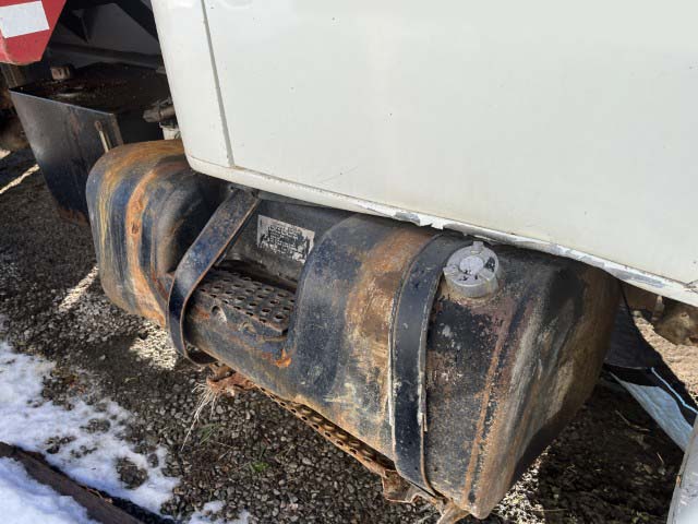 2001 International 4900 Dump Truck - Image 20