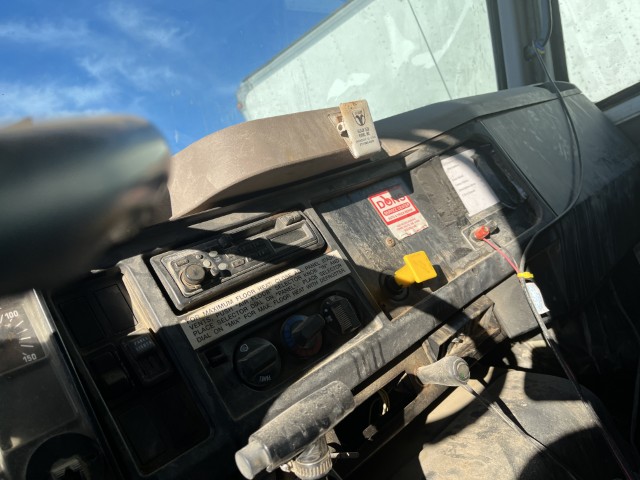 2001 International 4900 Dump Truck - Image 24
