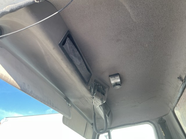 2001 International 4900 Dump Truck - Image 25