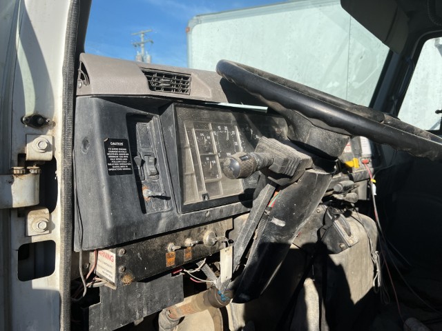 2001 International 4900 Dump Truck - Image 26
