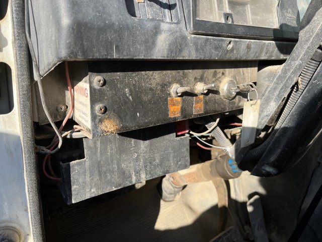 2001 International 4900 Dump Truck - Image 27