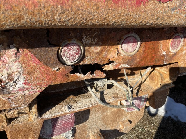 2001 International 4900 Dump Truck - Image 31