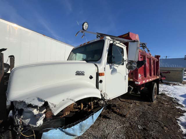 2001 International 4900 Dump Truck - Image 4