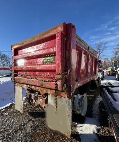 2001 International 4900 Dump Truck - Image 8