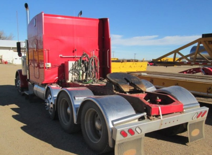 2001 Peterbilt 379 - Image 2