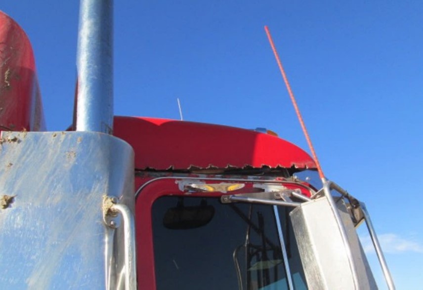 2001 Peterbilt 379 - Image 11