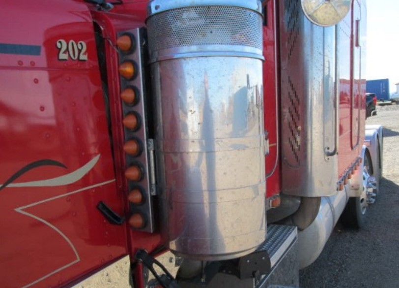 2001 Peterbilt 379 - Image 14