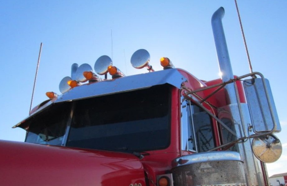 2001 Peterbilt 379 - Image 15