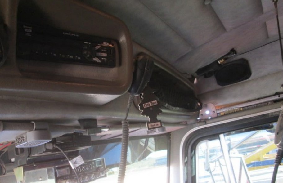 2001 Peterbilt 379 - Image 20