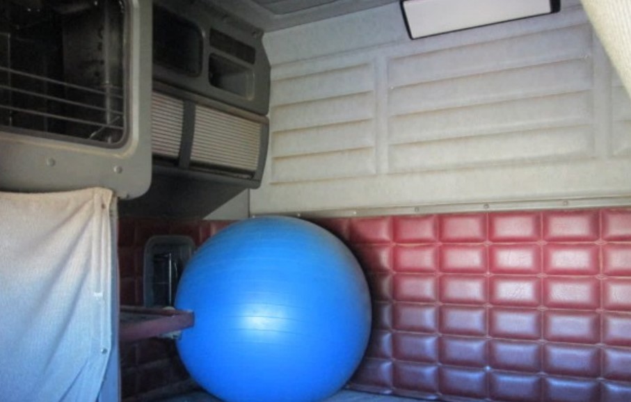 2001 Peterbilt 379 - Image 22