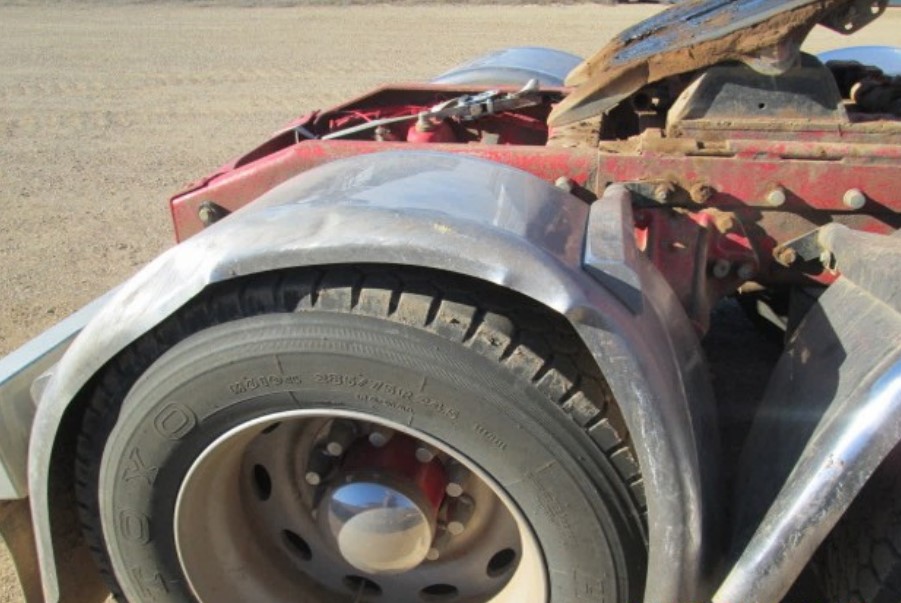 2001 Peterbilt 379 - Image 24