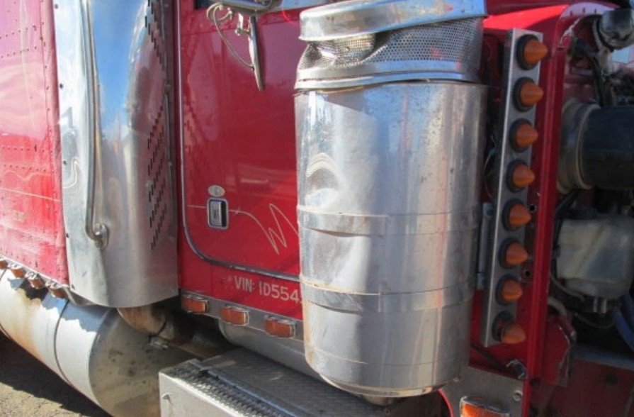 2001 Peterbilt 379 - Image 26