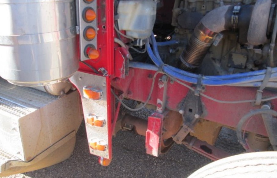 2001 Peterbilt 379 - Image 27