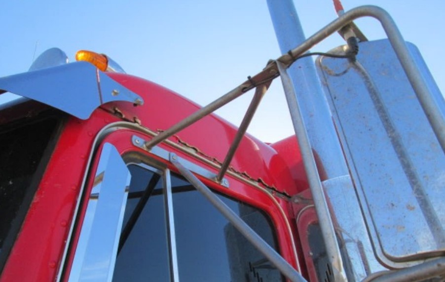 2001 Peterbilt 379 - Image 29