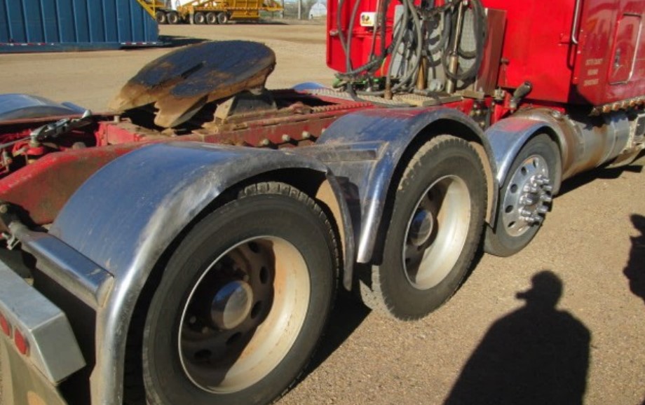 2001 Peterbilt 379 - Image 4