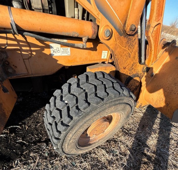 2002 Case 580M Backhoe - Image 8