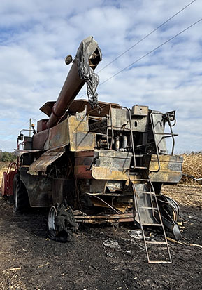 2002 CASE IH 2388 Combine - Image 3