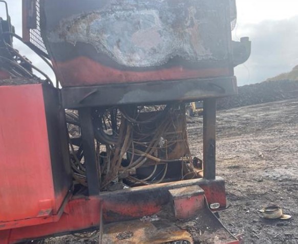 2003 Morbark 1300 Tub Grinder - Image 13