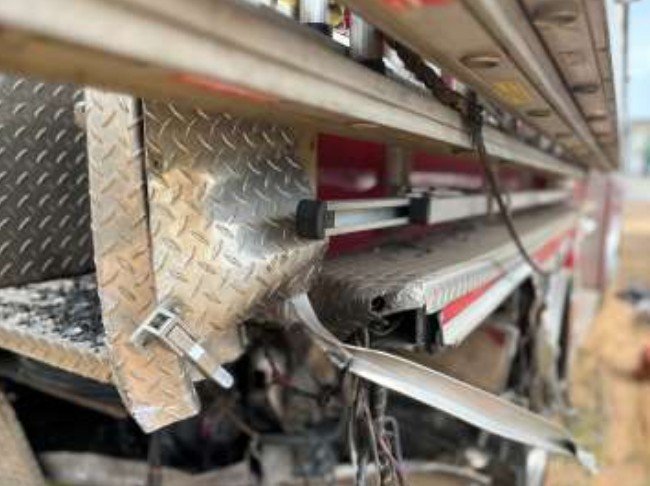 2004 Emergency One Fire Truck - Image 12