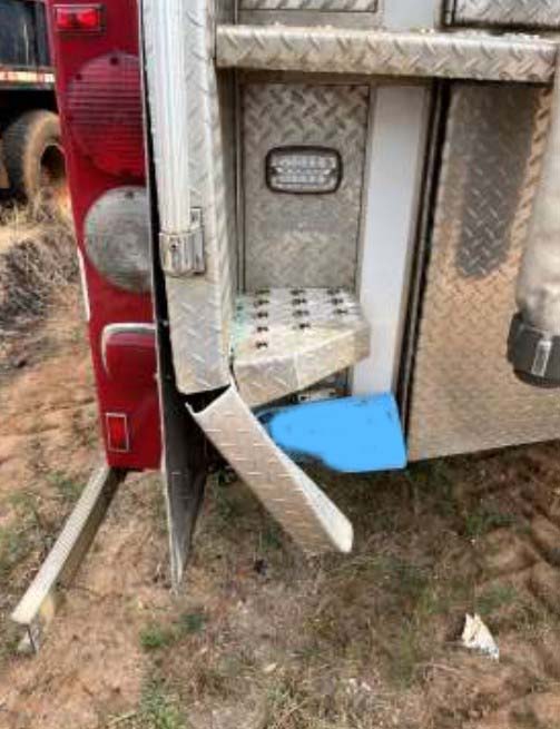 2004 Emergency One Fire Truck - Image 16