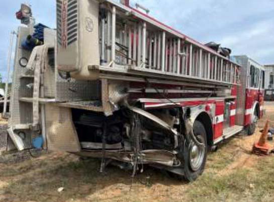 2004 Emergency One Fire Truck - Image 5