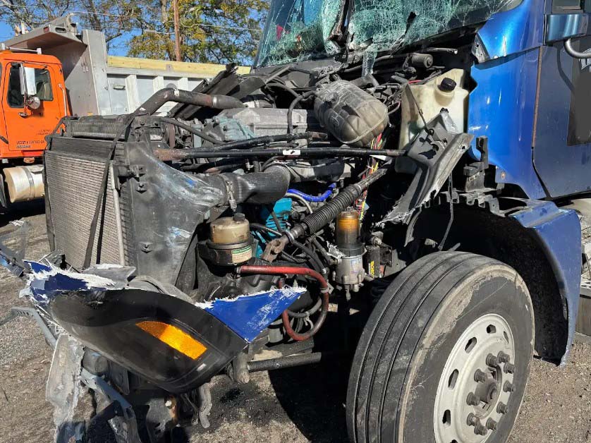 2004 Freightliner Columbia - Image 2