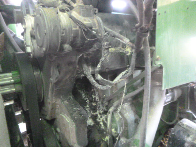 2004 John Deere 9860 Combine - Image 10