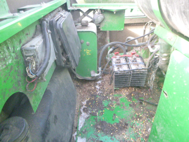2004 John Deere 9860 Combine - Image 14
