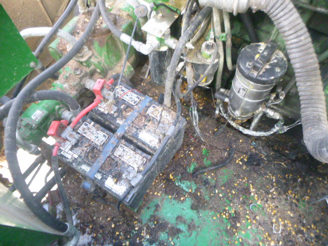 2004 John Deere 9860 Combine - Image 15