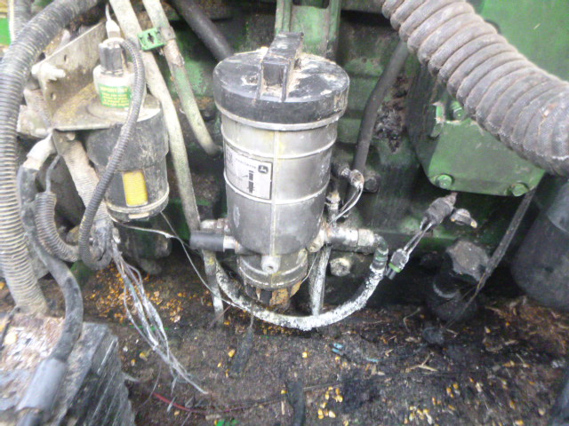 2004 John Deere 9860 Combine - Image 16