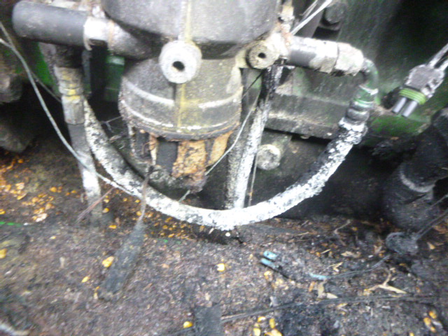 2004 John Deere 9860 Combine - Image 17