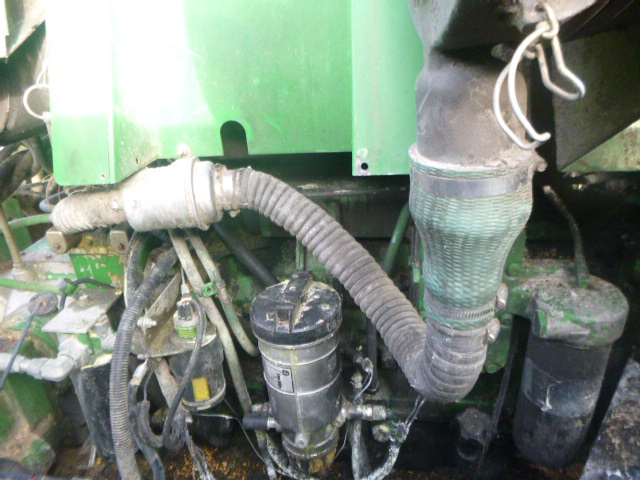 2004 John Deere 9860 Combine - Image 19