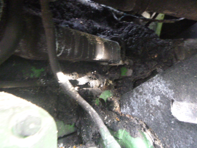 2004 John Deere 9860 Combine - Image 24