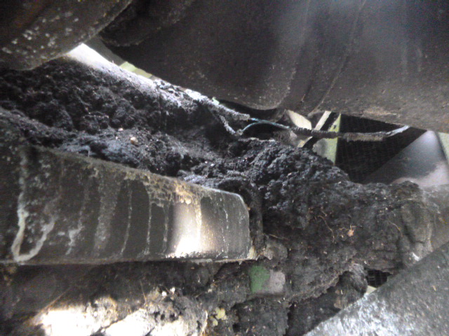 2004 John Deere 9860 Combine - Image 25