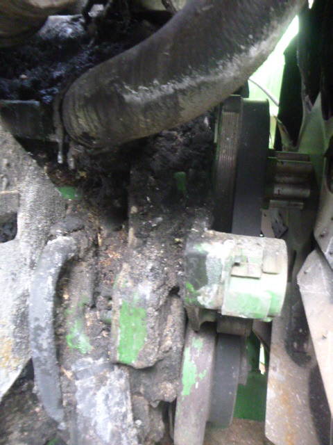 2004 John Deere 9860 Combine - Image 31