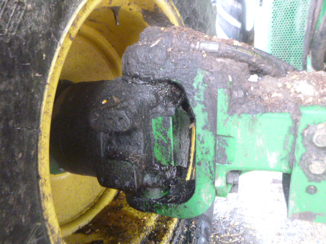 2004 John Deere 9860 Combine - Image 35