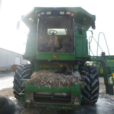 2005 John Deere 9860 STS Combine - Image 2